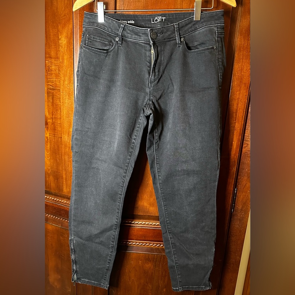 Ann Taylor Loft Black Ankle-zip size 6 curvy skinny jeans